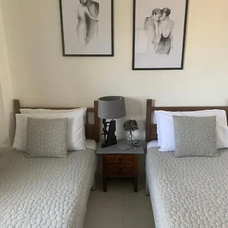 Tres Hermanos - Spacious Modern 2 Bedroom